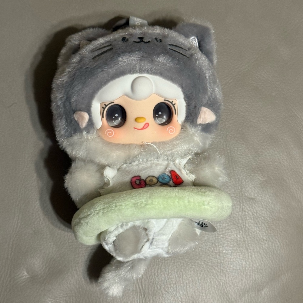 Yooki Summer Party Grey Kitty Keychain